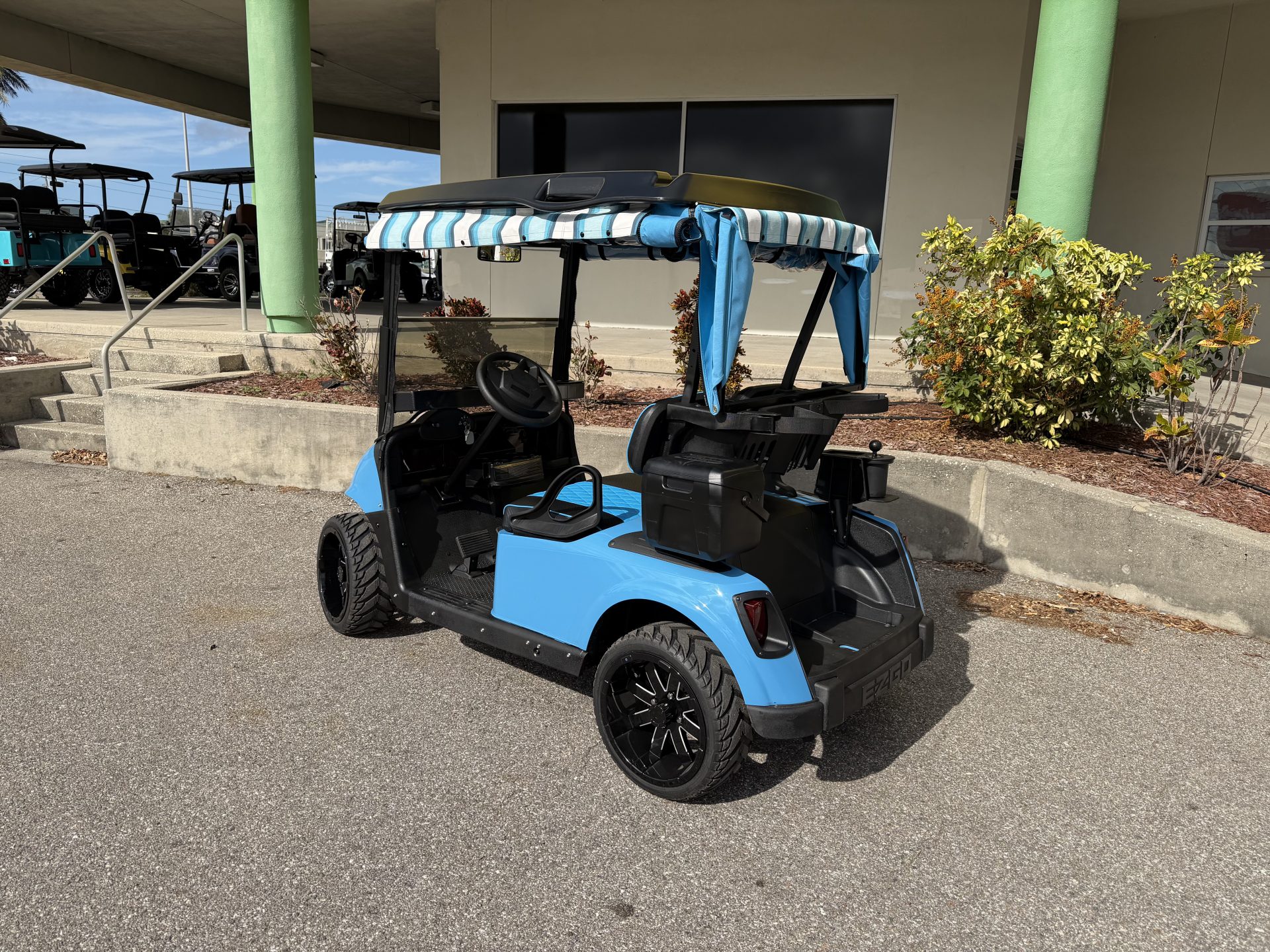 Refurbished EZGO RXV Elite Lithium Golf Package - Image 2