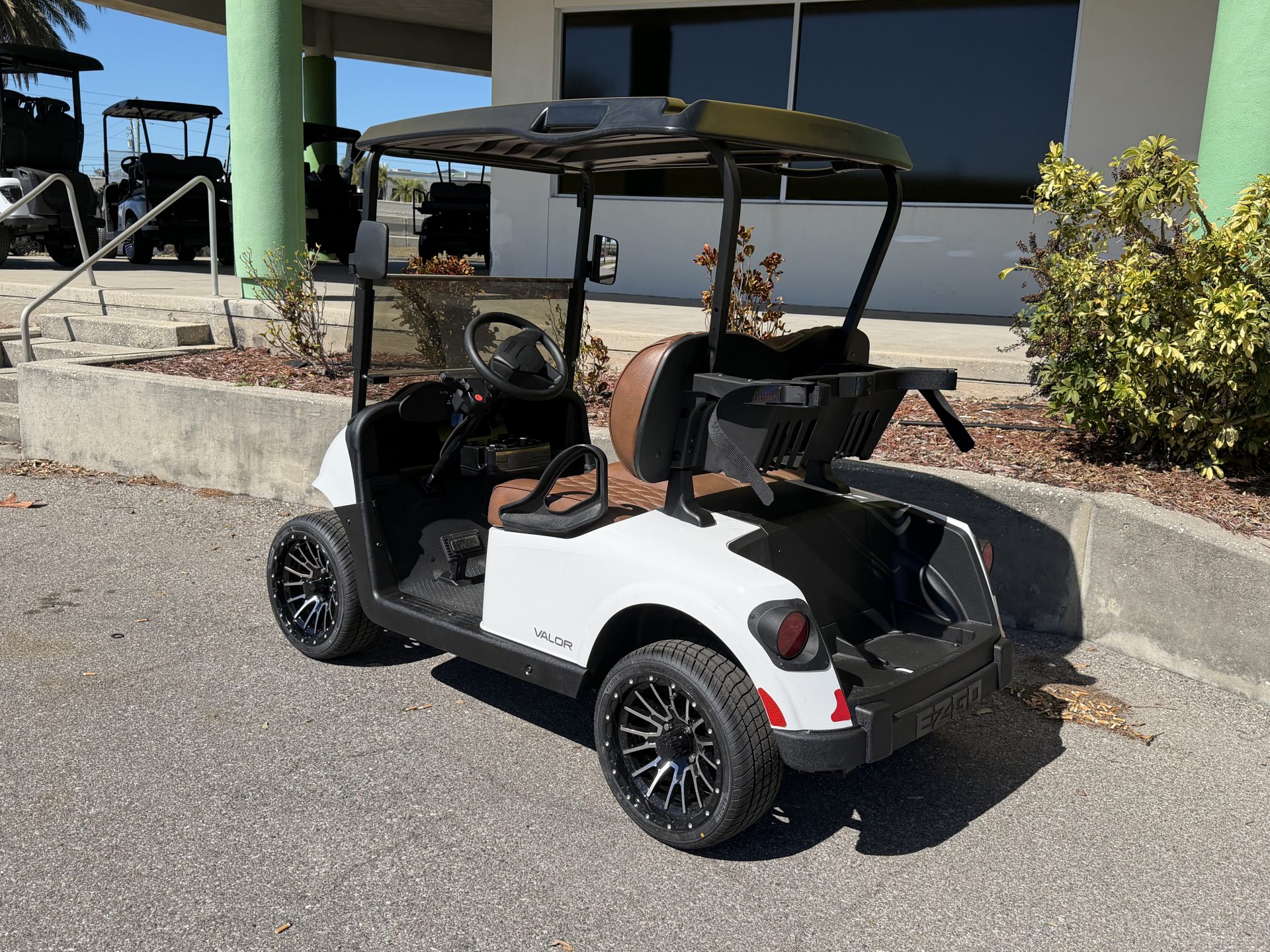 Refurbished EZGO RXV Elite Lithium Golf Package - Image 2
